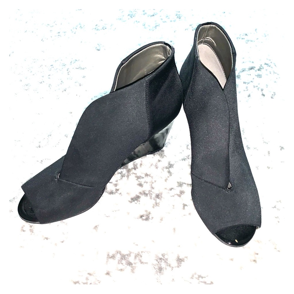 Bandolino Slit Wedges